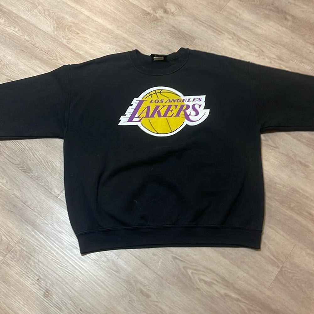 Los Angeles Lakers sweatshirt